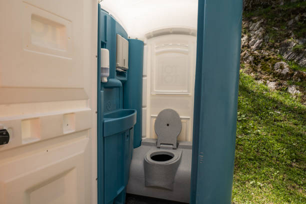 Portable Toilet Options We Offer in Delavan Lake, WI